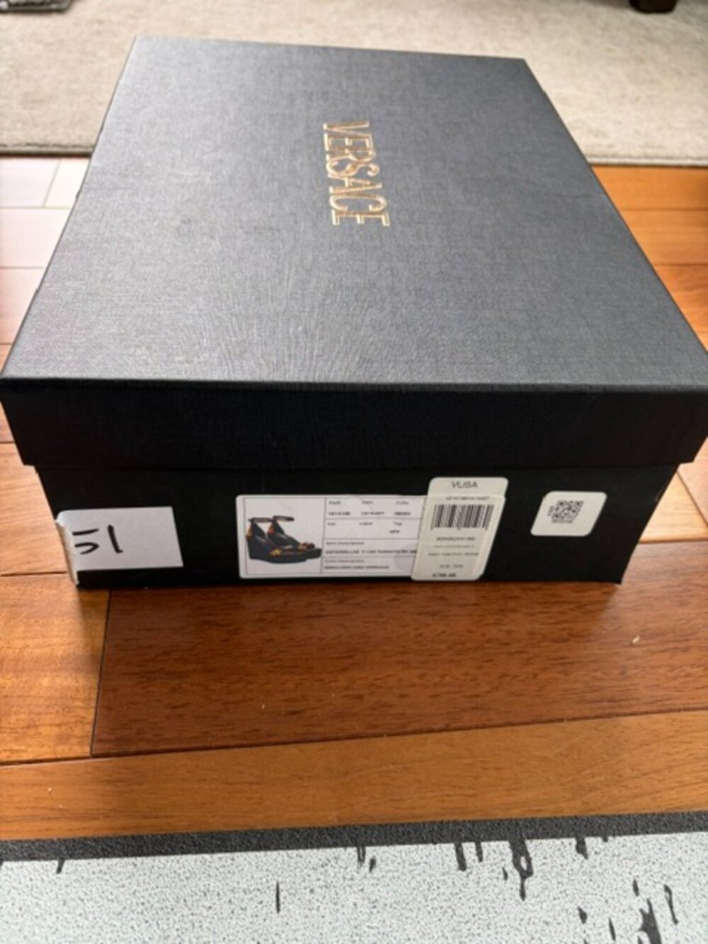 Versace - Picture 3 of 7